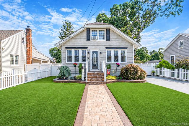 14 Andrew Avenue, Islip Terrace, NY 11752