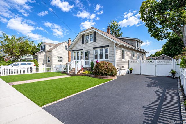 14 Andrew Avenue, Islip Terrace, NY 11752