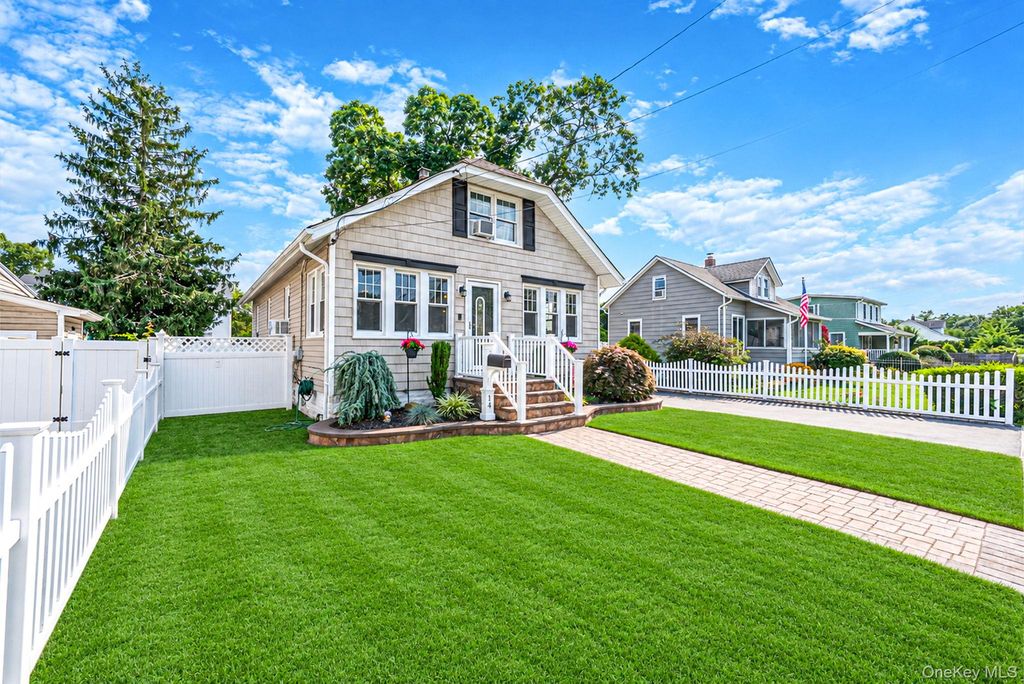 14 Andrew Avenue, Islip Terrace, NY 11752