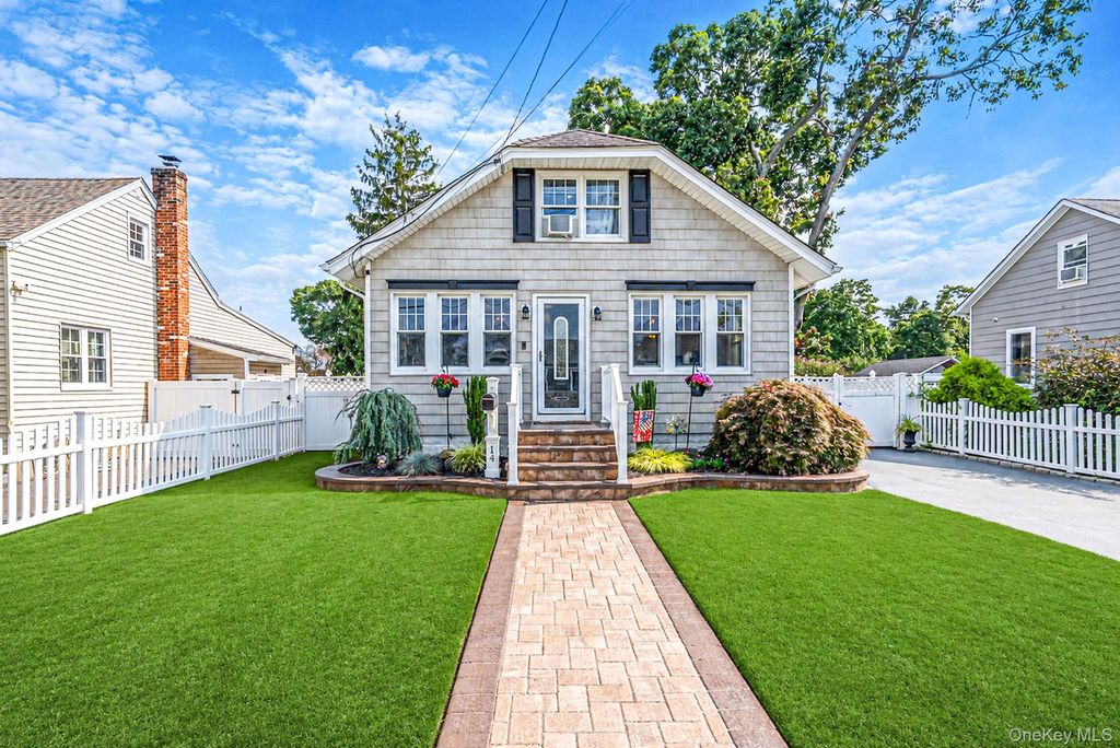 14 Andrew Avenue, Islip Terrace, NY 11752 — photo 2
