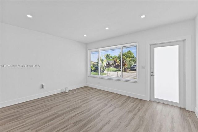 528 W 45th Pl, Hialeah, FL 33012