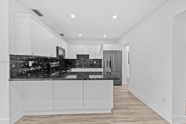 528 W 45th Pl, Hialeah, FL 33012