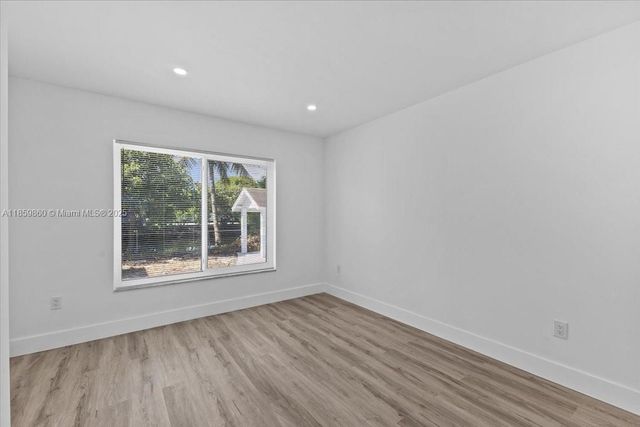 528 W 45th Pl, Hialeah, FL 33012