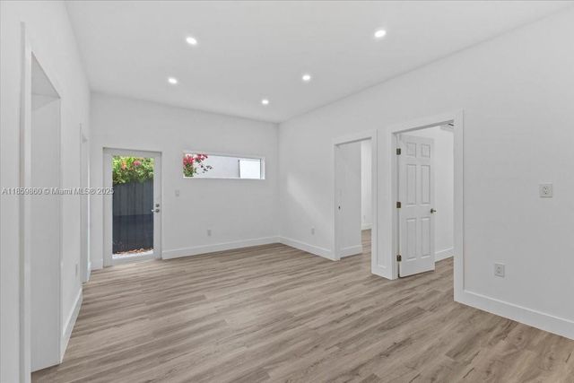 528 W 45th Pl, Hialeah, FL 33012