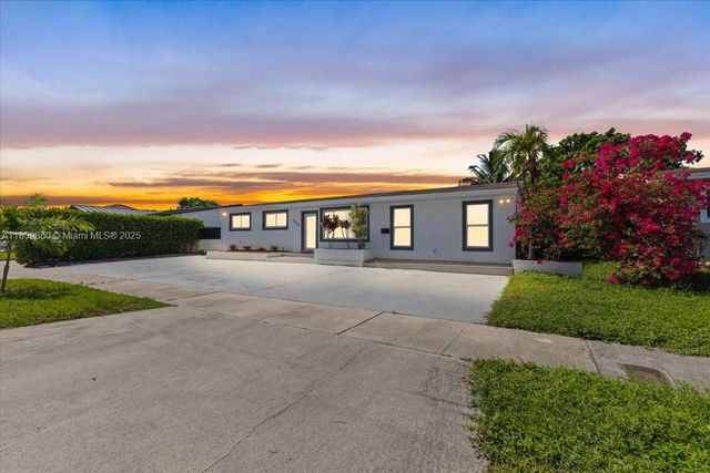 528 W 45th Pl, Hialeah, FL 33012
