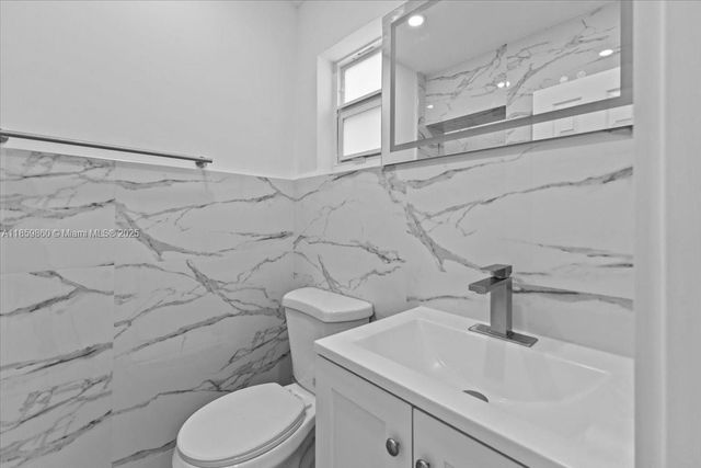 528 W 45th Pl, Hialeah, FL 33012