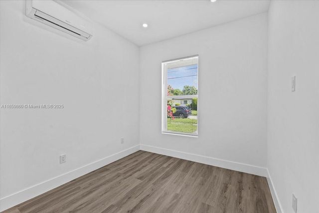 528 W 45th Pl, Hialeah, FL 33012