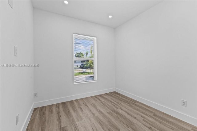 528 W 45th Pl, Hialeah, FL 33012