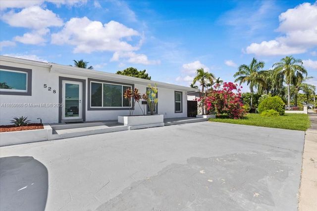528 W 45th Pl, Hialeah, FL 33012