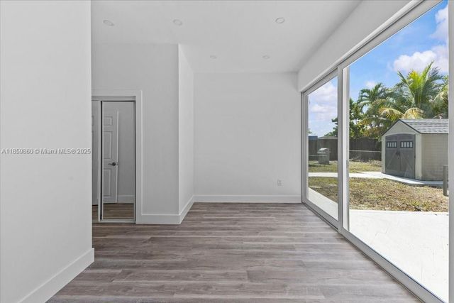 528 W 45th Pl, Hialeah, FL 33012