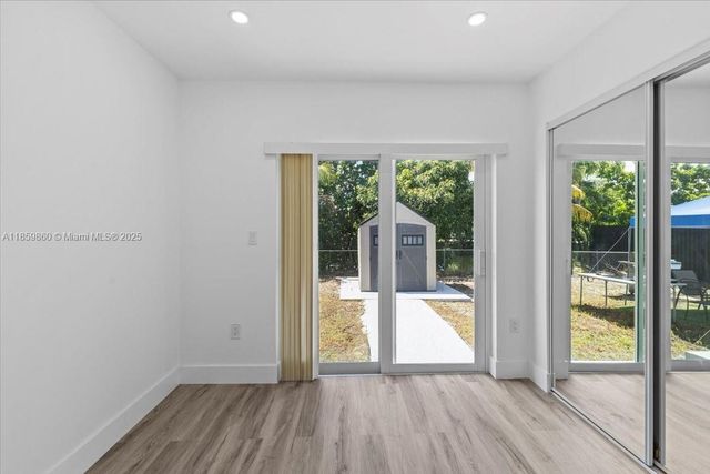 528 W 45th Pl, Hialeah, FL 33012