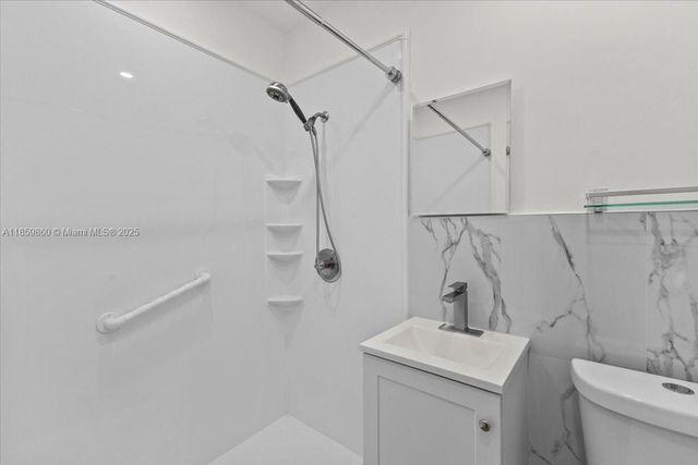 528 W 45th Pl, Hialeah, FL 33012