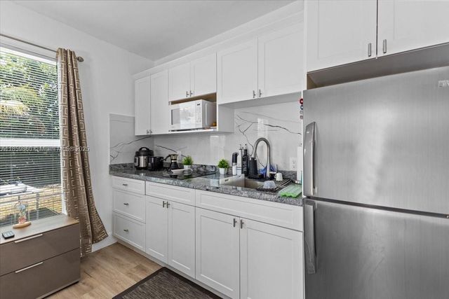 528 W 45th Pl, Hialeah, FL 33012