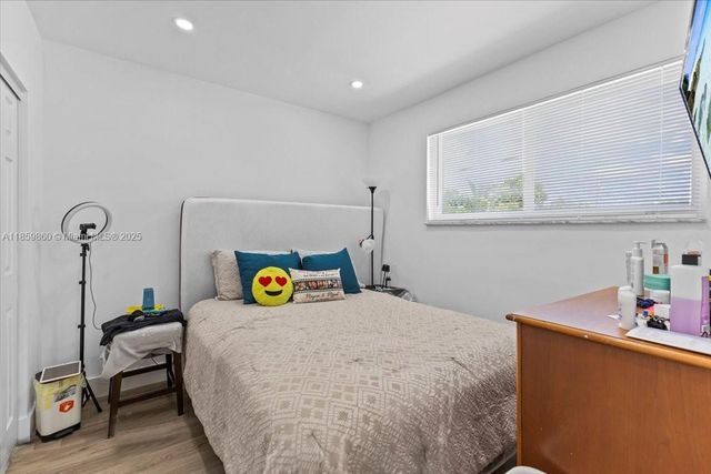 528 W 45th Pl, Hialeah, FL 33012