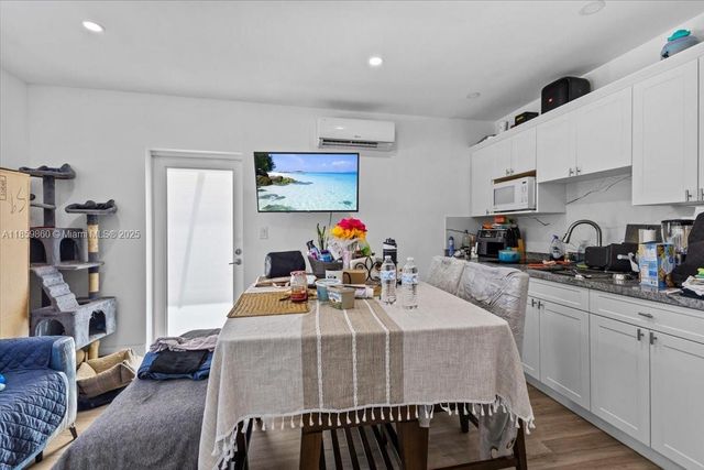 528 W 45th Pl, Hialeah, FL 33012