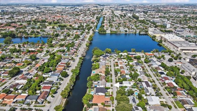 528 W 45th Pl, Hialeah, FL 33012
