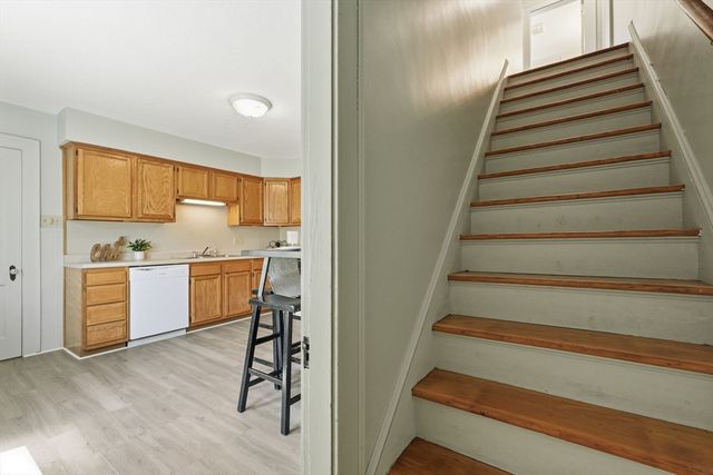23 Stony Hill Rd, Wilbraham, MA 01095