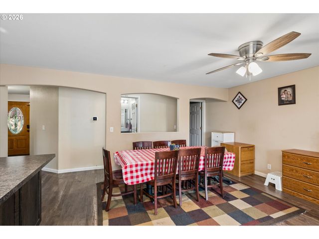 995 KINTZLEY Ave, Springfield, OR 97478