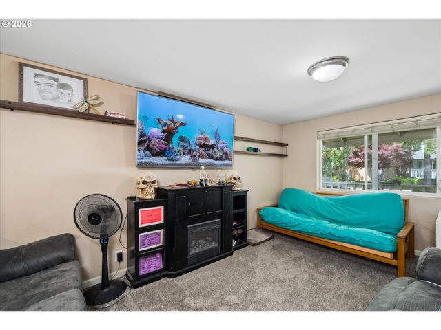 995 KINTZLEY Ave, Springfield, OR 97478