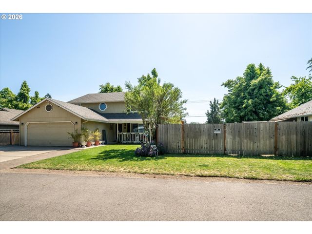 995 KINTZLEY Ave, Springfield, OR 97478