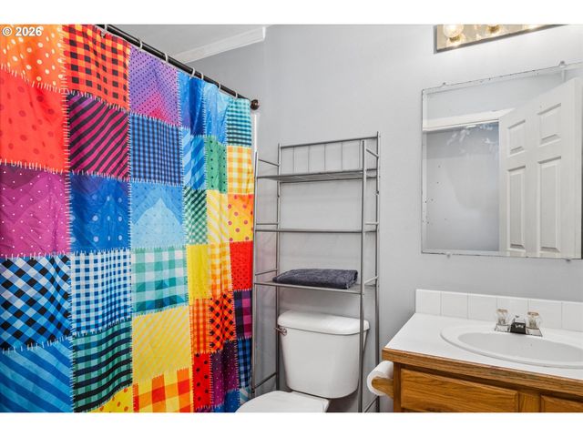 995 KINTZLEY Ave, Springfield, OR 97478