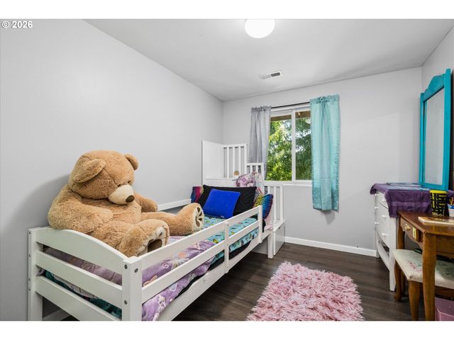 995 KINTZLEY Ave, Springfield, OR 97478