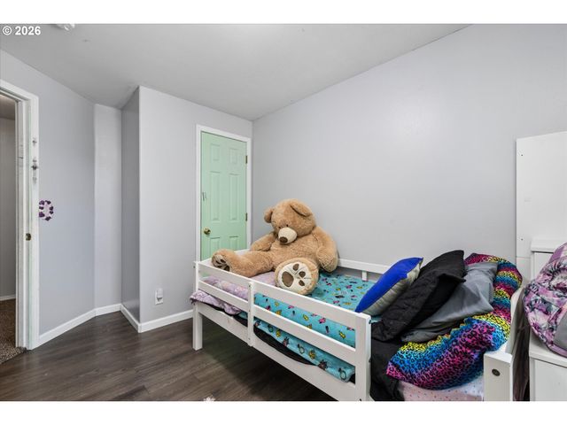 995 KINTZLEY Ave, Springfield, OR 97478