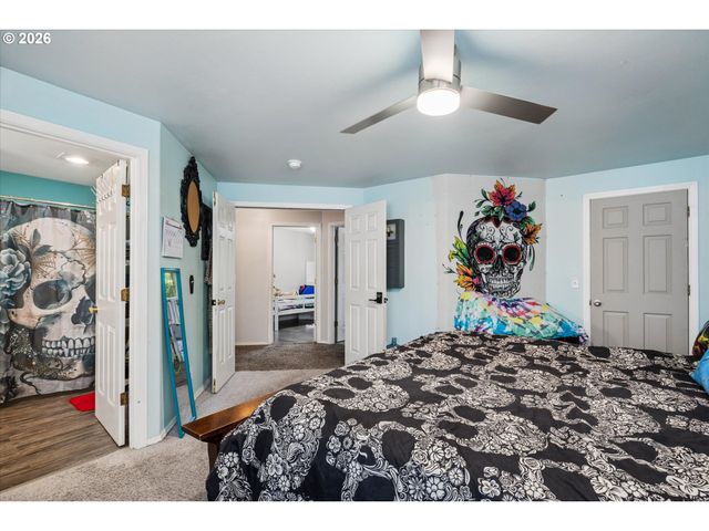 995 KINTZLEY Ave, Springfield, OR 97478