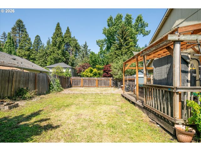 995 KINTZLEY Ave, Springfield, OR 97478