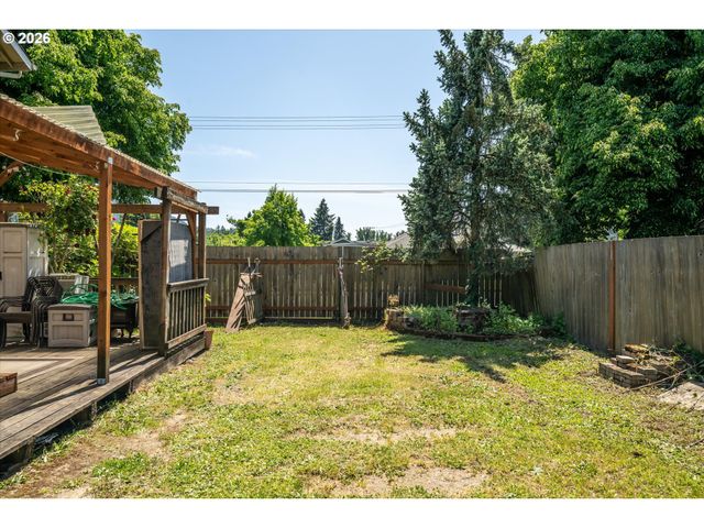 995 KINTZLEY Ave, Springfield, OR 97478