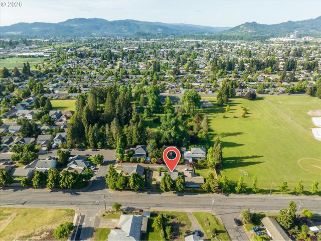 995 KINTZLEY Ave, Springfield, OR 97478