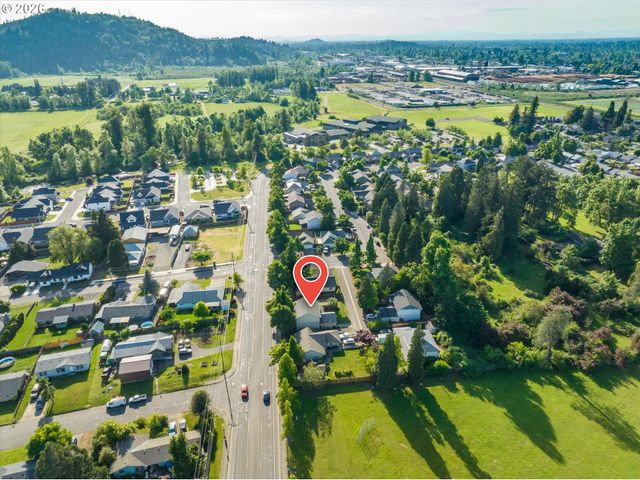 995 KINTZLEY Ave, Springfield, OR 97478