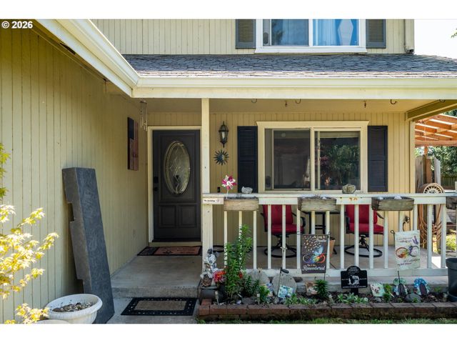 995 KINTZLEY Ave, Springfield, OR 97478
