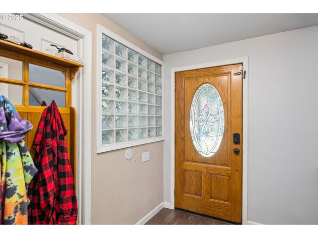 995 KINTZLEY Ave, Springfield, OR 97478