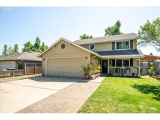 995 KINTZLEY Ave, Springfield, OR 97478