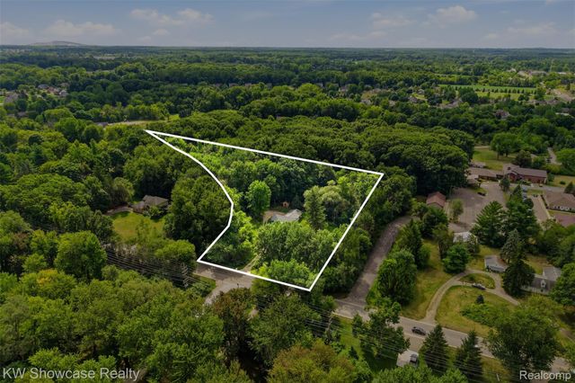 60677 9 Mile Road, Lyon Charter Township, MI 48178