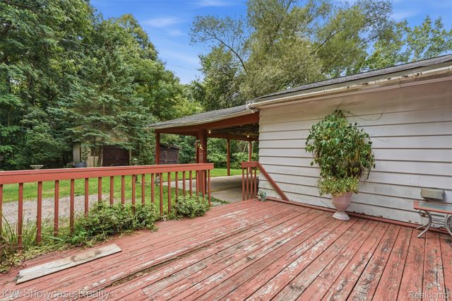 60677 9 Mile Road, Lyon Charter Township, MI 48178