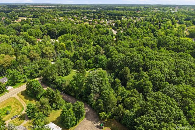 60677 9 Mile Road, Lyon Charter Township, MI 48178