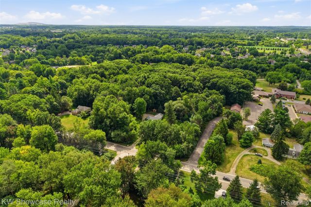 60677 9 Mile Road, Lyon Charter Township, MI 48178