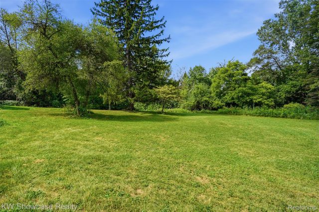 60677 9 Mile Road, Lyon Charter Township, MI 48178