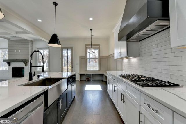 6181 Shoreland Circle, Buford, GA 30518