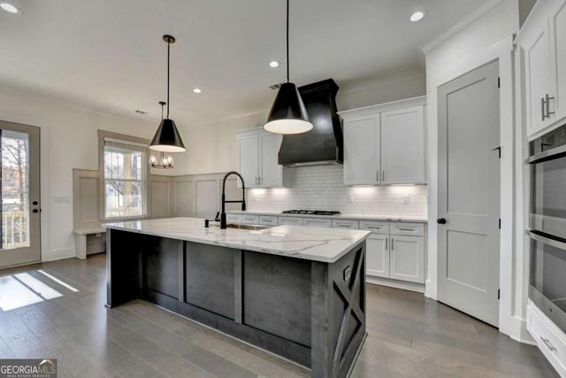 6181 Shoreland Circle, Buford, GA 30518