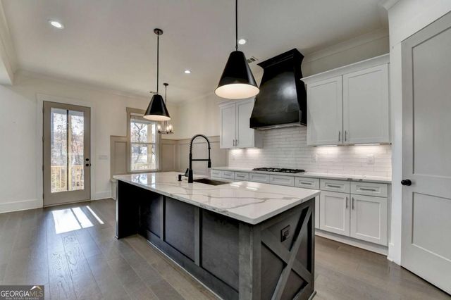 6181 Shoreland Circle, Buford, GA 30518