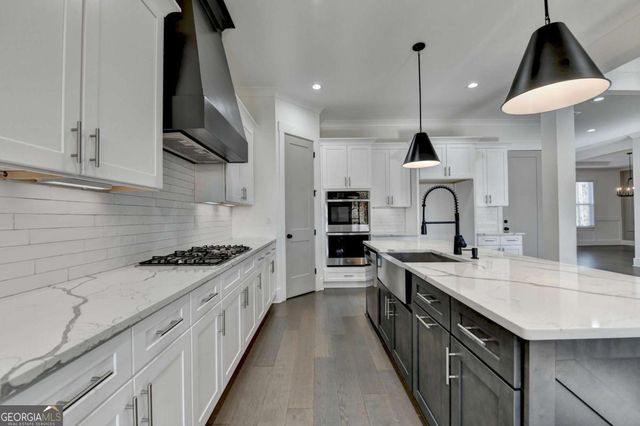 6181 Shoreland Circle, Buford, GA 30518