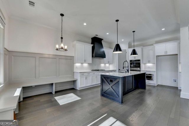 6181 Shoreland Circle, Buford, GA 30518