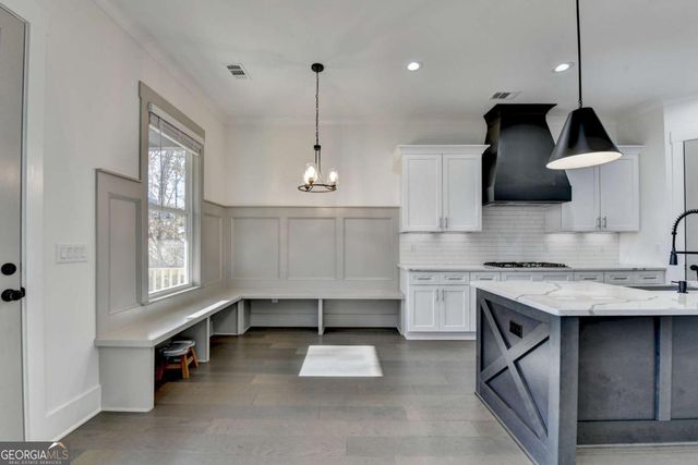 6181 Shoreland Circle, Buford, GA 30518