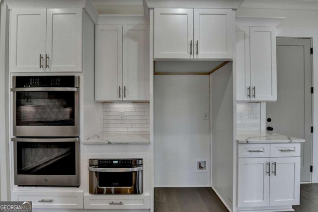 6181 Shoreland Circle, Buford, GA 30518