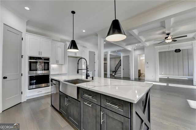 6181 Shoreland Circle, Buford, GA 30518