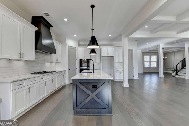 6181 Shoreland Circle, Buford, GA 30518