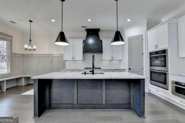 6181 Shoreland Circle, Buford, GA 30518